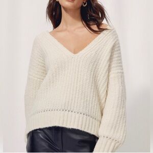 Aritzia Wilfred Erica Off White Alpaca Merino Wool Vneck Sweater XXS Oversized